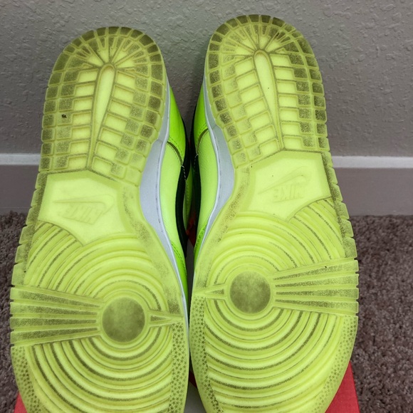 Nike Dunk Low SE Volt/Black-Total Orange - Picture 5 of 7